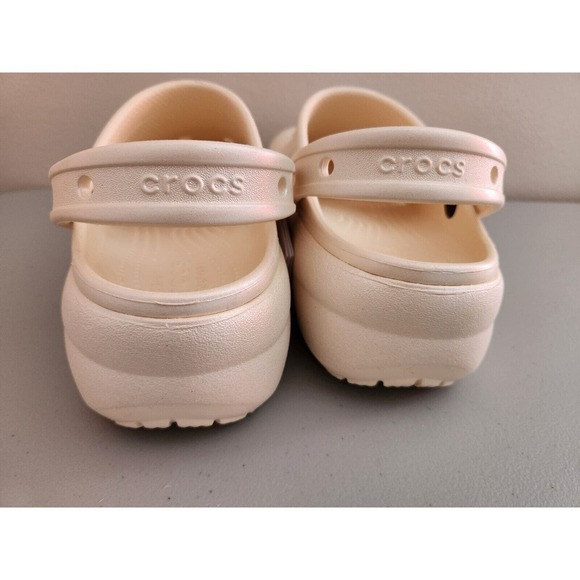 NEW Crocs Shimmer Classic Platform Clogs Size W9 With 5 Charms Vanilla - Picture 9 of 11